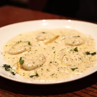 RAVIOLI FUNGHI PORCINI TARTUFATI Fresh ravioli stuffed with porcini mushrooms with creamy truffle sauce
