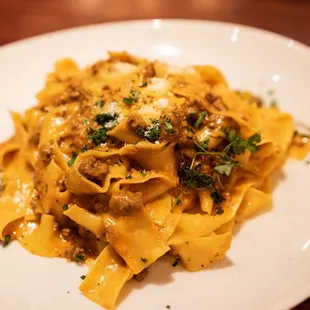 PAPPARDELLE ALLA BOLOGNESE Minced ground beef simmered with tomato sauce
