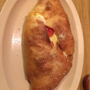Gross calzone. Yuck don't order.