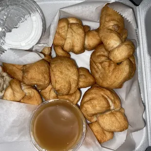 Funnel knots with caramel