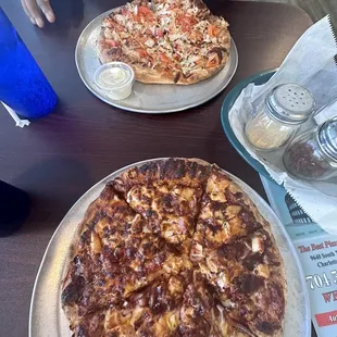 1st time eating here and we were blown away! We had the BBQ Chicken Pizza and Seafood Pie Pizza, both were 10/10. Come check them out!
