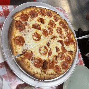 Large pepperoni pizza
