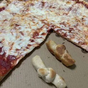 Wrong pizza and dry garlic knots