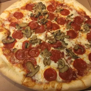 Medium pepperoni mushroom. Medium is the size of most larges.