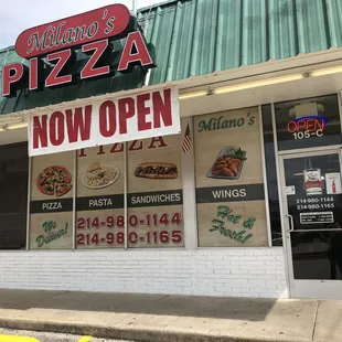 Milano&apos;s Pizza at Waxahachie , TX