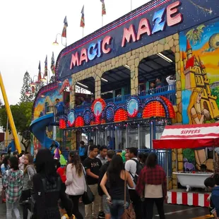 Magic Maze attraction - takes maybe a total of three minutes to do the whole thing, or less