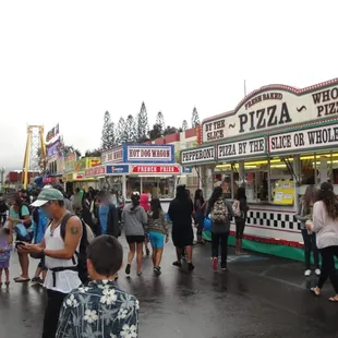 A rainy day at the Mililani High School Carnival