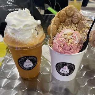 Thai Tea Float &amp; Strawberry ice cream Puffle