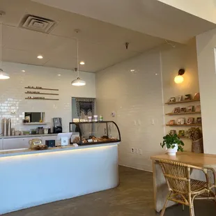 Cozy and nice!!! Delicious drinks and foods as well. I love this place~