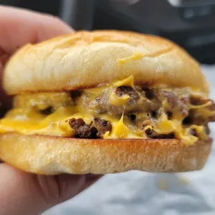 Plain cheeseburger