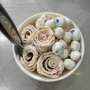 a bowl of rolled up rolls