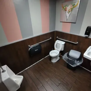 Obligatory bathroom photo.