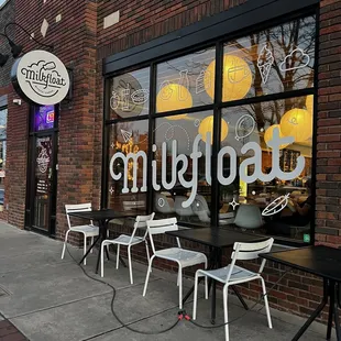 the outside of a coffee shop