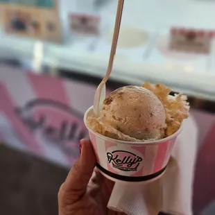 Kellys ice cream in flavor Oatmeal Cream Pie