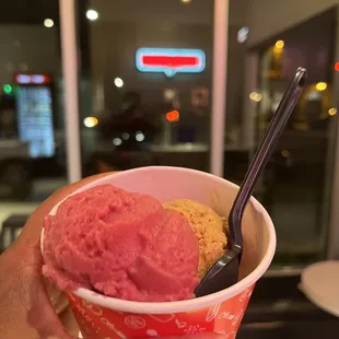 Cranberry mulled wine and pumpkin dulce ice cream