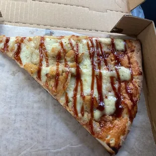 Barbecue vegetarian chicken pizza