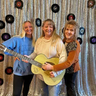 Live music and photo drops was a fun experience!!