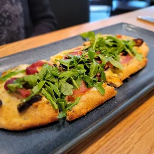 Flatbread with ham, figs, and bleu cheese