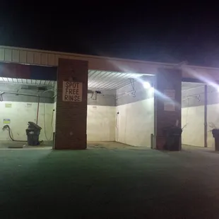 A bit run down and dirty. $1.75 to start. Supposedly takes credit cards but use at your own risk.