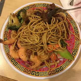 Best Chinese buffet in town!!! We were driving around looking for a buffet and we came across this place and it's delicious!!!