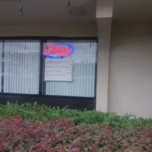 a closed sign in the window of a restaurant