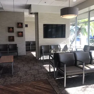 Large clean comfortable waiting area