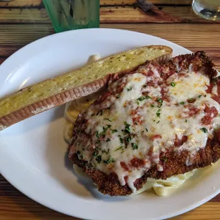 CHICKEN PARMESAN ALFREDO