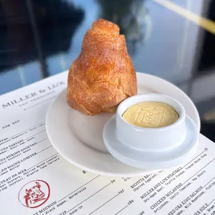 Complimentary Popover w/ branded M&amp;L butter