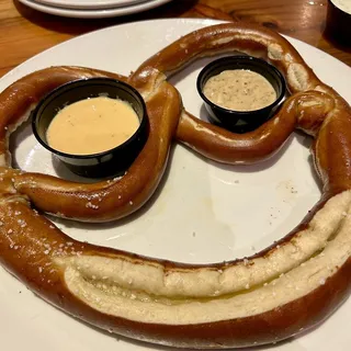 WARM BAVARIAN PRETZEL