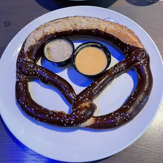 WARM BAVARIAN PRETZEL
