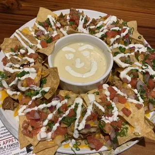 TEX-MEX CHICKEN NACHOS