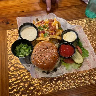 CLASSIC CHEESEBURGER*