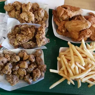 Millers is one of the best kept secret in Athens. Fried chicken, fries, chicken gizzards, chicken livers = Good Eating