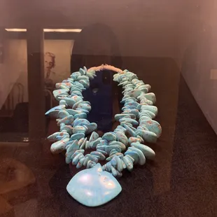 Crazy huge decorative turquoise necklace...