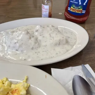 Biscuits and gravy (half order)