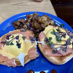 Eggs Ben-Gurion (Toasted everything bagel with smoked salmon, two poached eggs &amp; hollandaise)