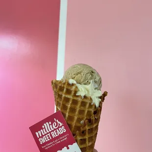 Summer reading = free scoop!