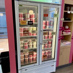 Refrigerator of ice creams