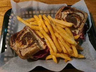 Courtside Bar & Grill