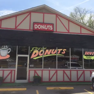 the front of a donut shop