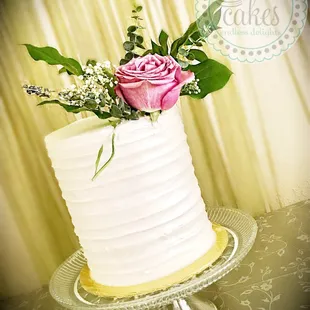 Beautiful yummy bridal cake  www.millioncakes.com