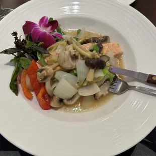 Salmon in ginger broth with veggies