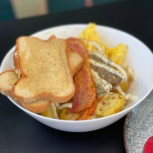 Diners Bowl with gluten free bread