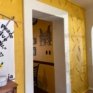 Nice quaint little restaurant with a sitting for maybe 50-60 people. I think it's family owned and the price is very reasonable.