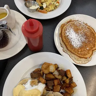 Dungeness Crab Cake Benedict