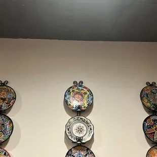 Yes the plate on the left is broken