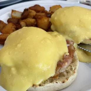 Classic Benny&apos;s. Side of home fries. Extra crispy.