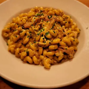 Jerk Mac and Cheese with chicken