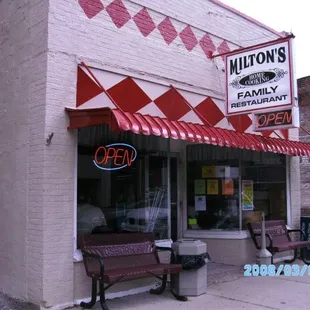 the outside of the restaurant