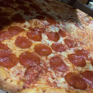 The 20 inch NY style pizza is huge! Crunchy crust and delicious sauce.
